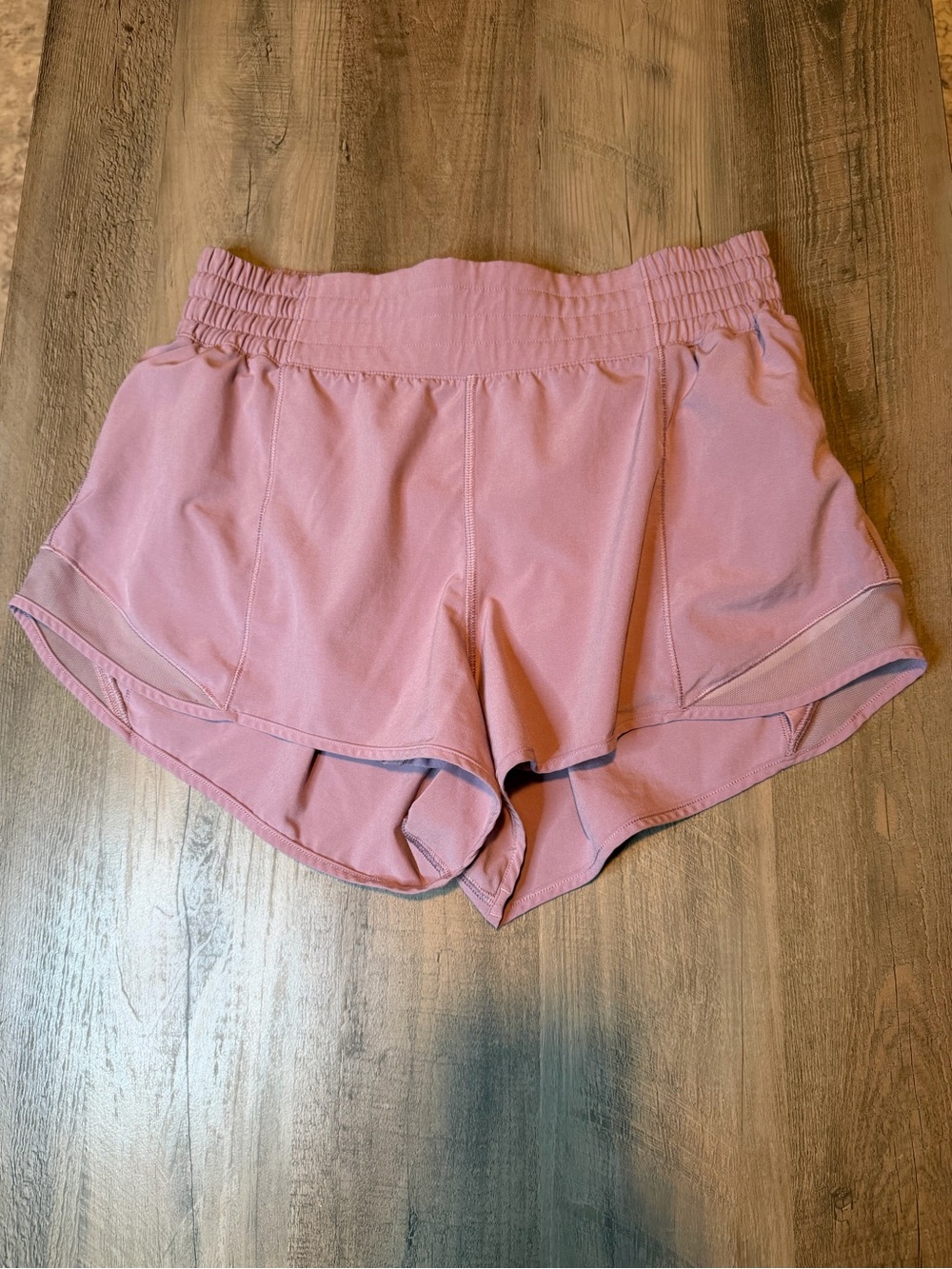 NWOT Lululemon Hotty Hot HR Short 2.5” Sz 8 *lavender luxe*